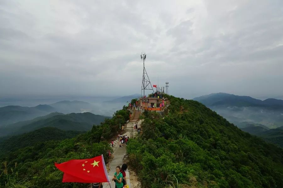 今天重阳10000人登广宁石马山