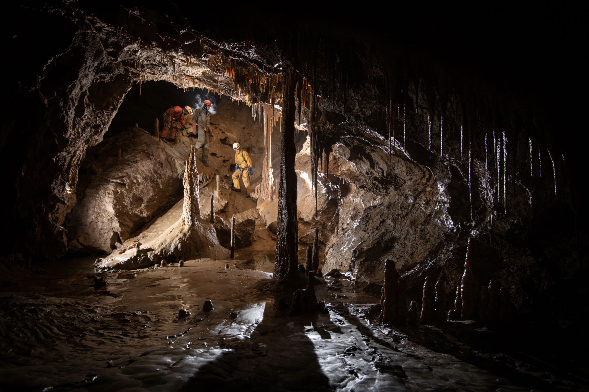 原创             全球最深的洞：深2212米135公里长，普通人进去基本就很难出来