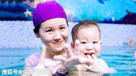 「中国婴游网」原创婴儿游泳的八大好处，让家长为之痴狂！