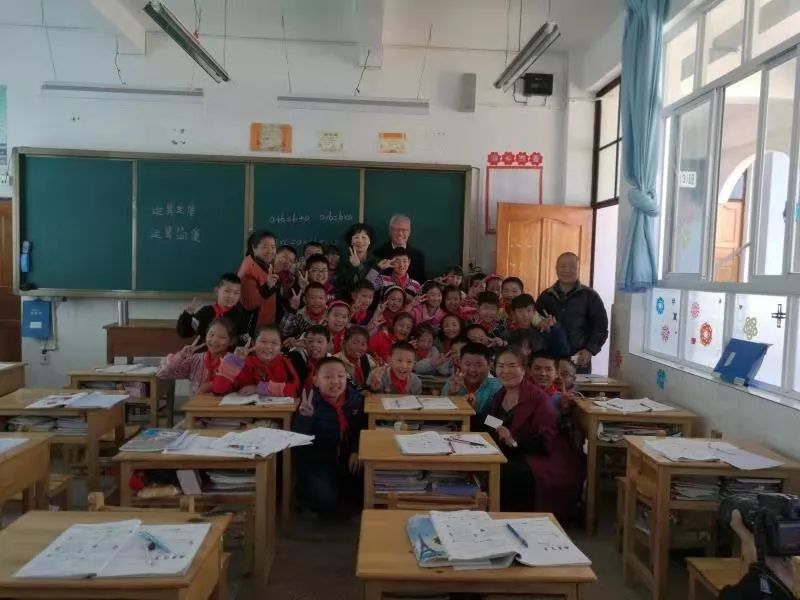 腾冲华侨人口_腾冲银杏村(2)