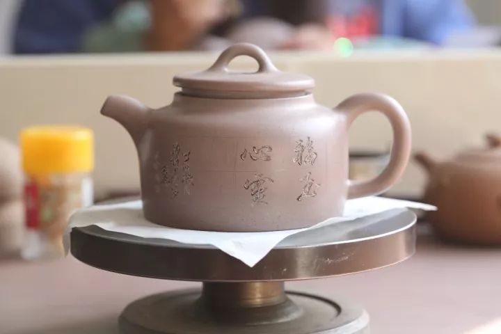 紫砂壶的好坏鉴别看水流 dd8621bc21194c6bae34d470e4461bdb.jpeg