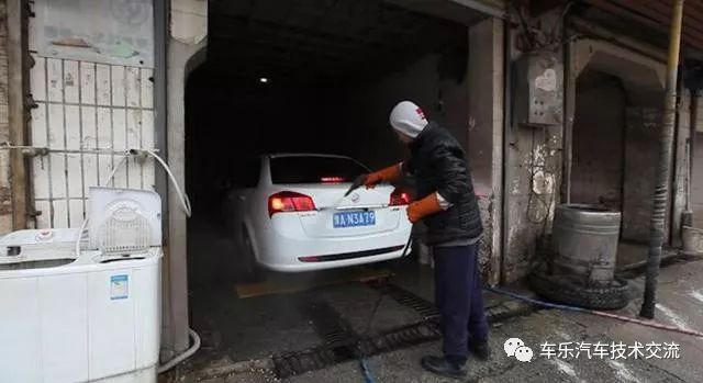 集团女老总洗车_洗车卡通图片