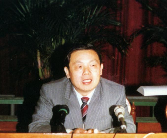 吕培俭,1985年3月至1994年4月任审计署党组书记,审计长,1994年4月至