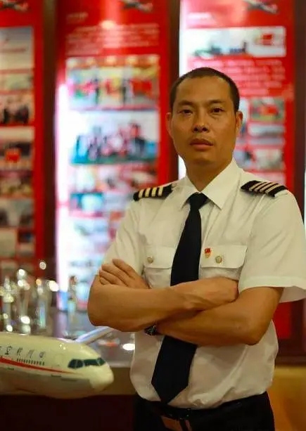 当事乘客评电影《中国机长》称剧情很真实,女