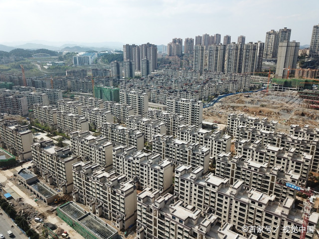 城镇人均居住面积_人均耕地面积图(3)