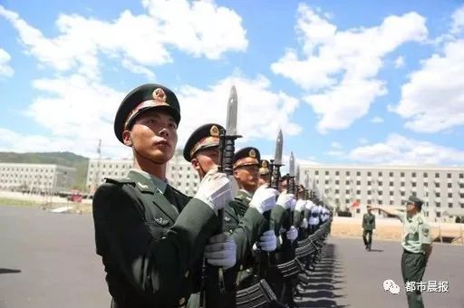 了不起!徐州90后小伙当兵5年两次参加大阅兵!