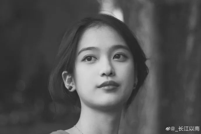 网上很火的老板娘 1df461a5a4ae4c89912d3a5e4d5f5223.jpeg