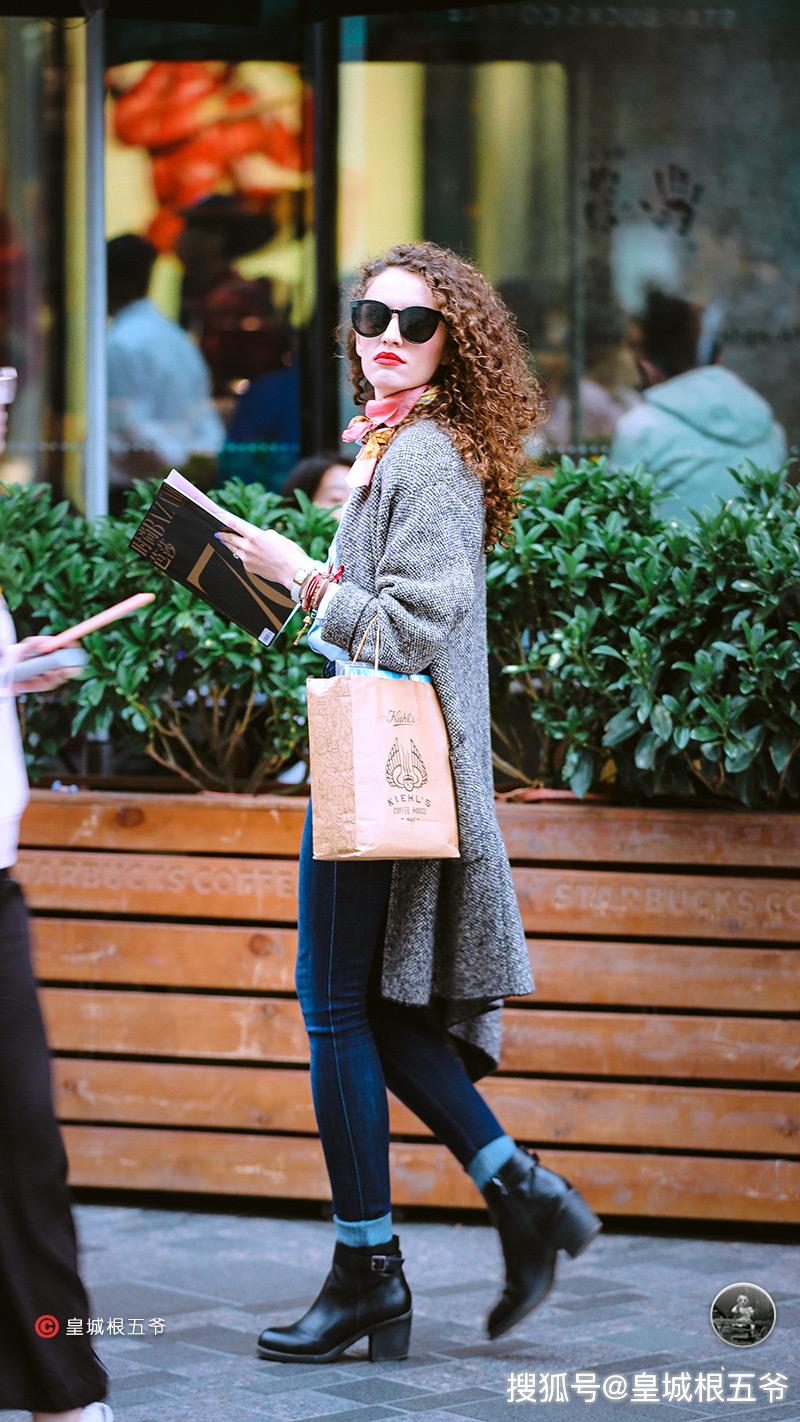 如何提升自己的气质穿衣风格 1e538a21ed23493fab9efaf19cc7a401.jpeg