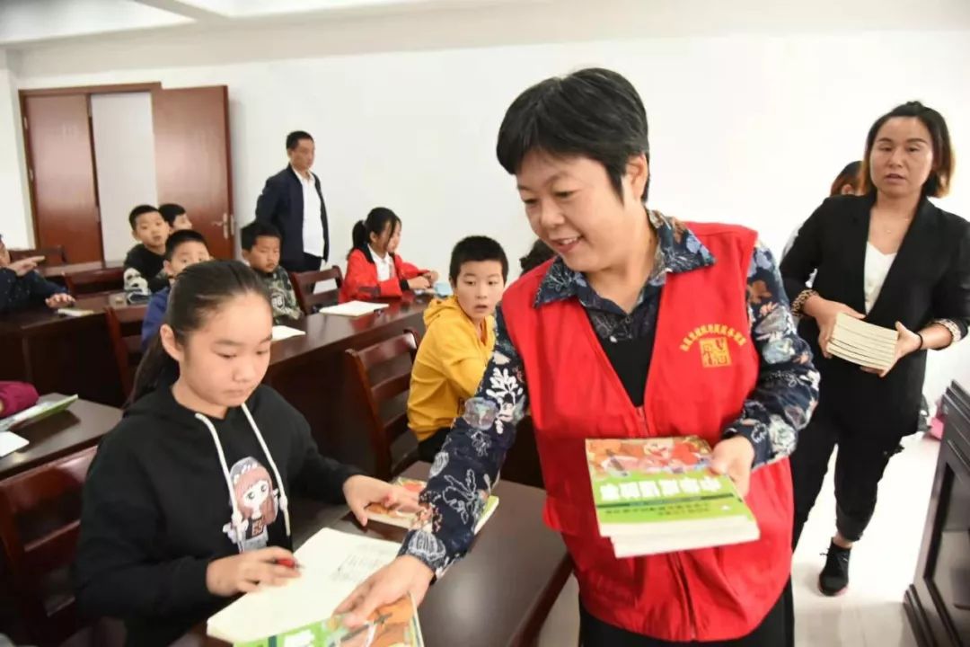 成语吐什么什么新_成语故事简笔画