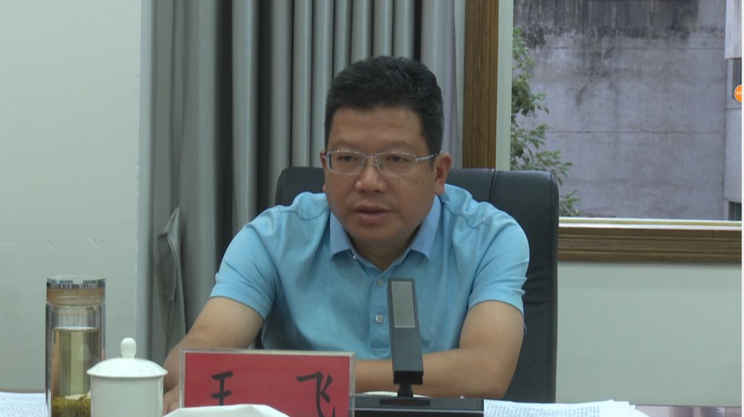 逐村排查分析研判,余庆县委副书记,县长王飞来到这几个社区,提出这些