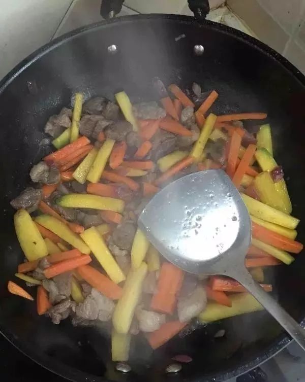 如何炖羊肉电饭煲 44aae204c9d840d7b43a88f4cd9327b1.jpeg