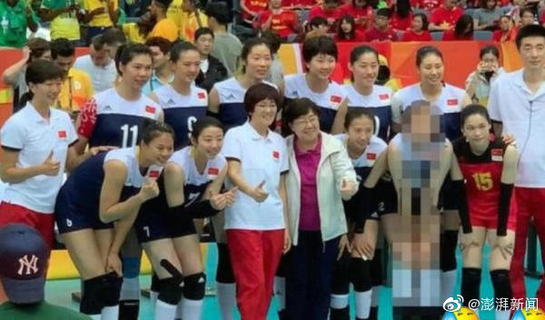 女排合照惠若琪被打马赛克,天津体育致歉