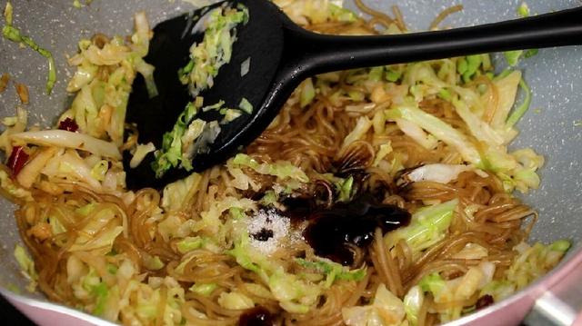 粉丝怎么做才不粘锅 4efbbfb3ee8d4bd6a7e21edd98e9f57b.jpeg