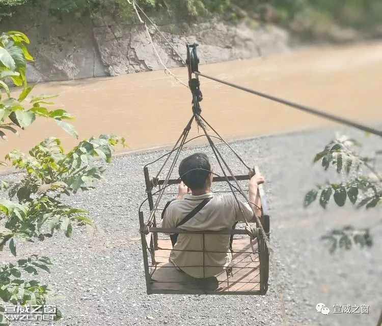 宣威一山村通过索道过河到贵州 比走山路到乡时间短