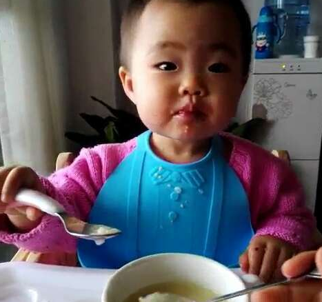 宝宝几个月开始吃大人饭 6d4a2332f02947e4811829f66067c741.png