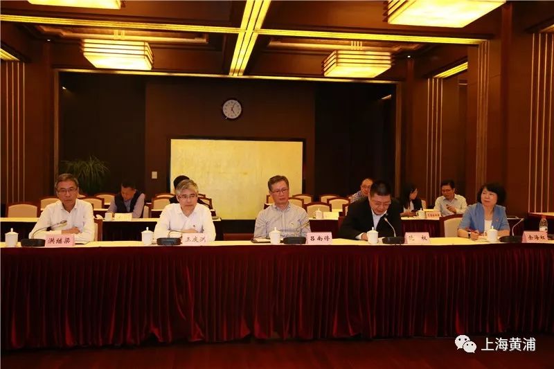 研讨会上,区委常委,统战部长沈权,区人民法院院长,党组书记樊长春,区