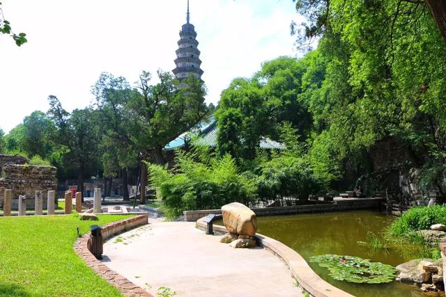 走进济南灵岩寺 探寻千年古寺的铁袈裟之谜！