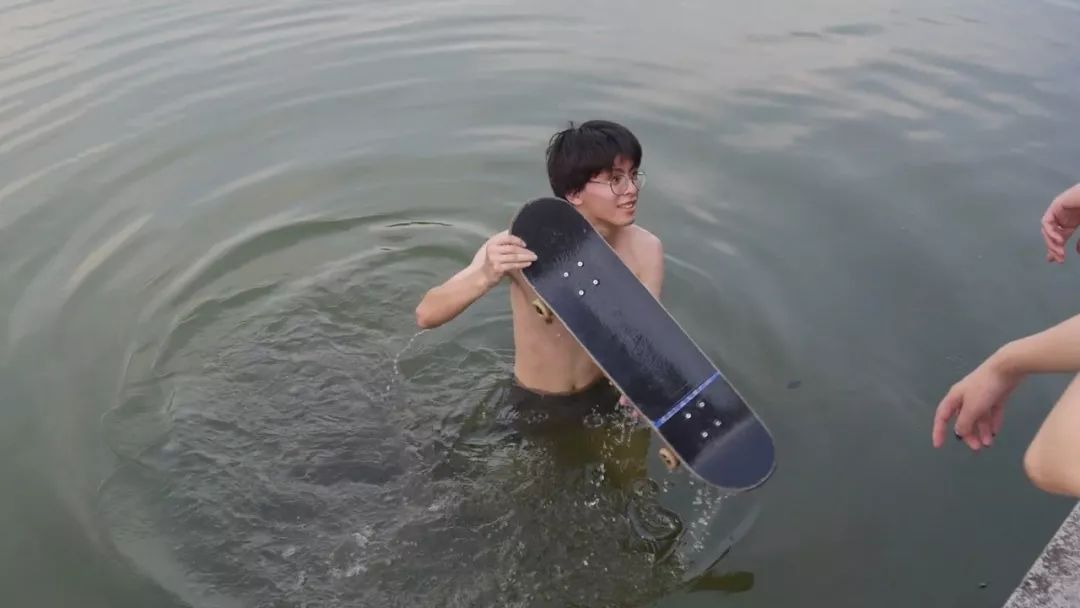 滑板耽误学习?来看看广工博士硕士们怎么玩!