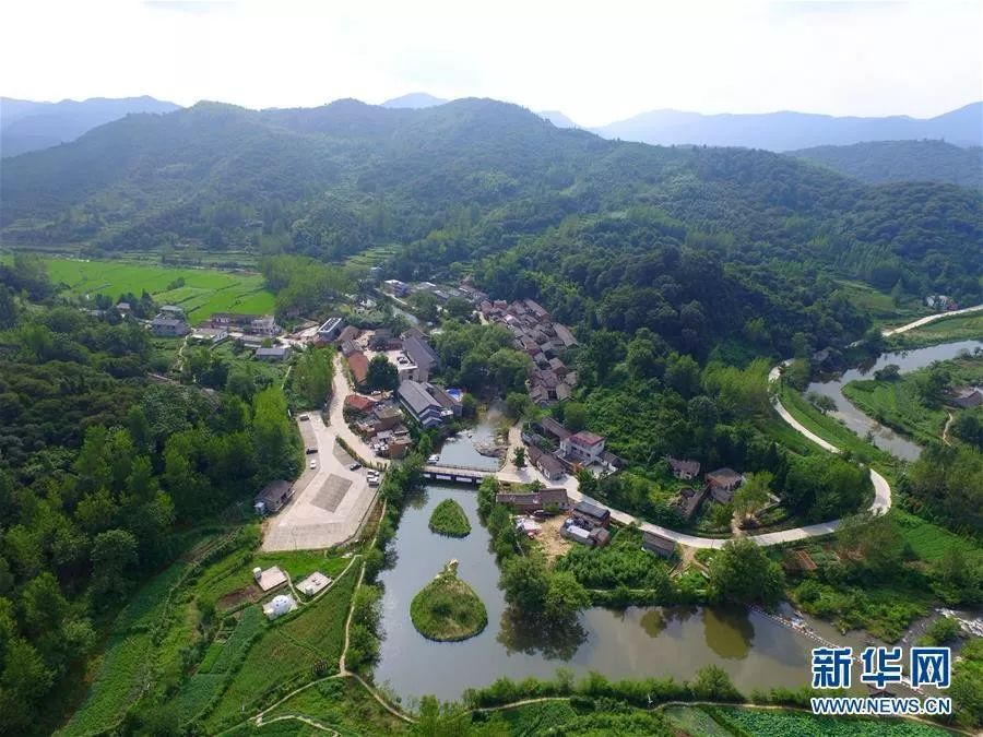 资料图:信阳市新县周河乡西河湾村.新华社记者 冯大鹏 摄