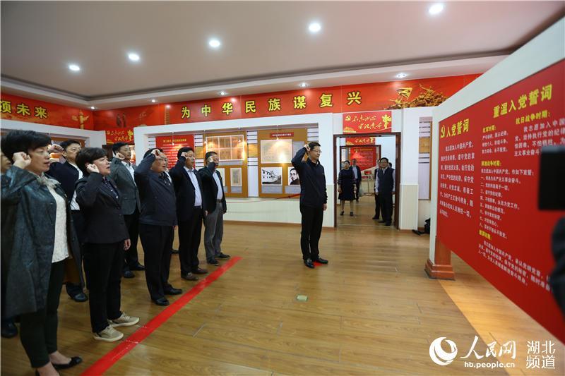 300多件红色档案开放武汉新洲红色档案史料展开展