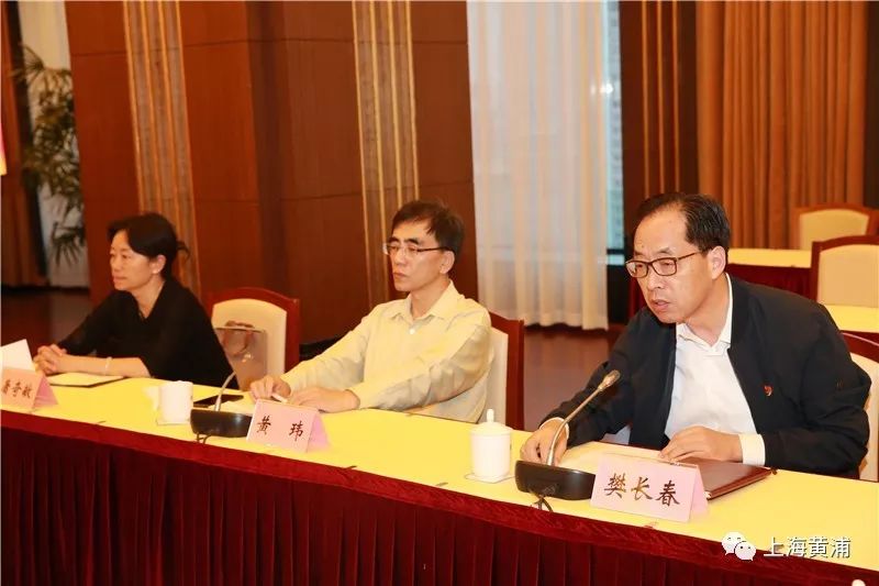 研讨会上,区委常委,统战部长沈权,区人民法院院长,党组书记樊长春,区