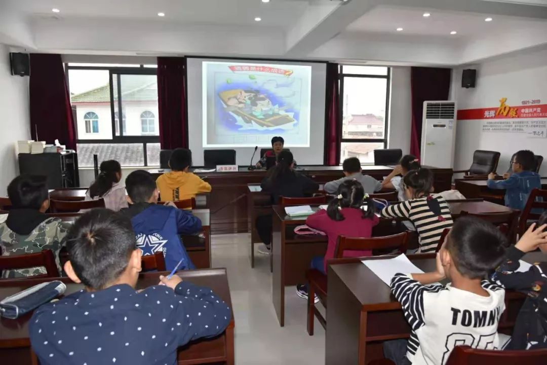 成语吐什么什么新_成语故事简笔画