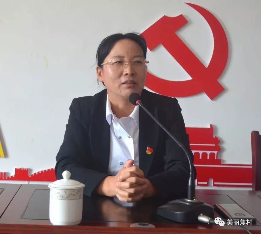 在西册村村部,焦村镇党委书记杨娟代表镇党委,政府对观摩团的到来表示