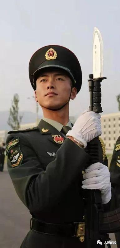 "光荣的临汾旅"的战旗,来了_方队