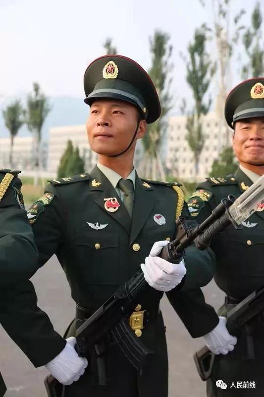 "光荣的临汾旅"的战旗,来了_方队