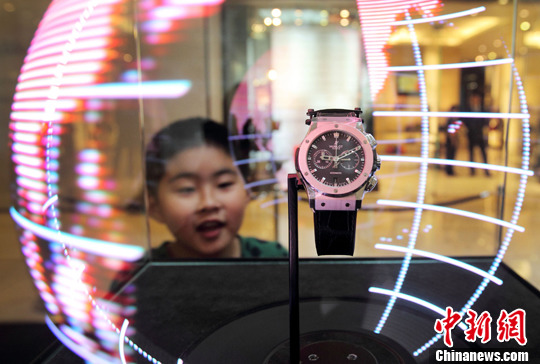 去巴黎看好你的表！一位日本游客84万美元的手表被抢