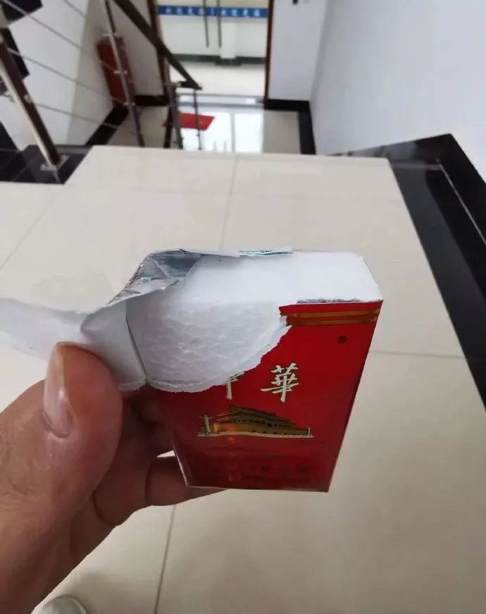 在火车站买烟遇到的坑局,真太惨了!