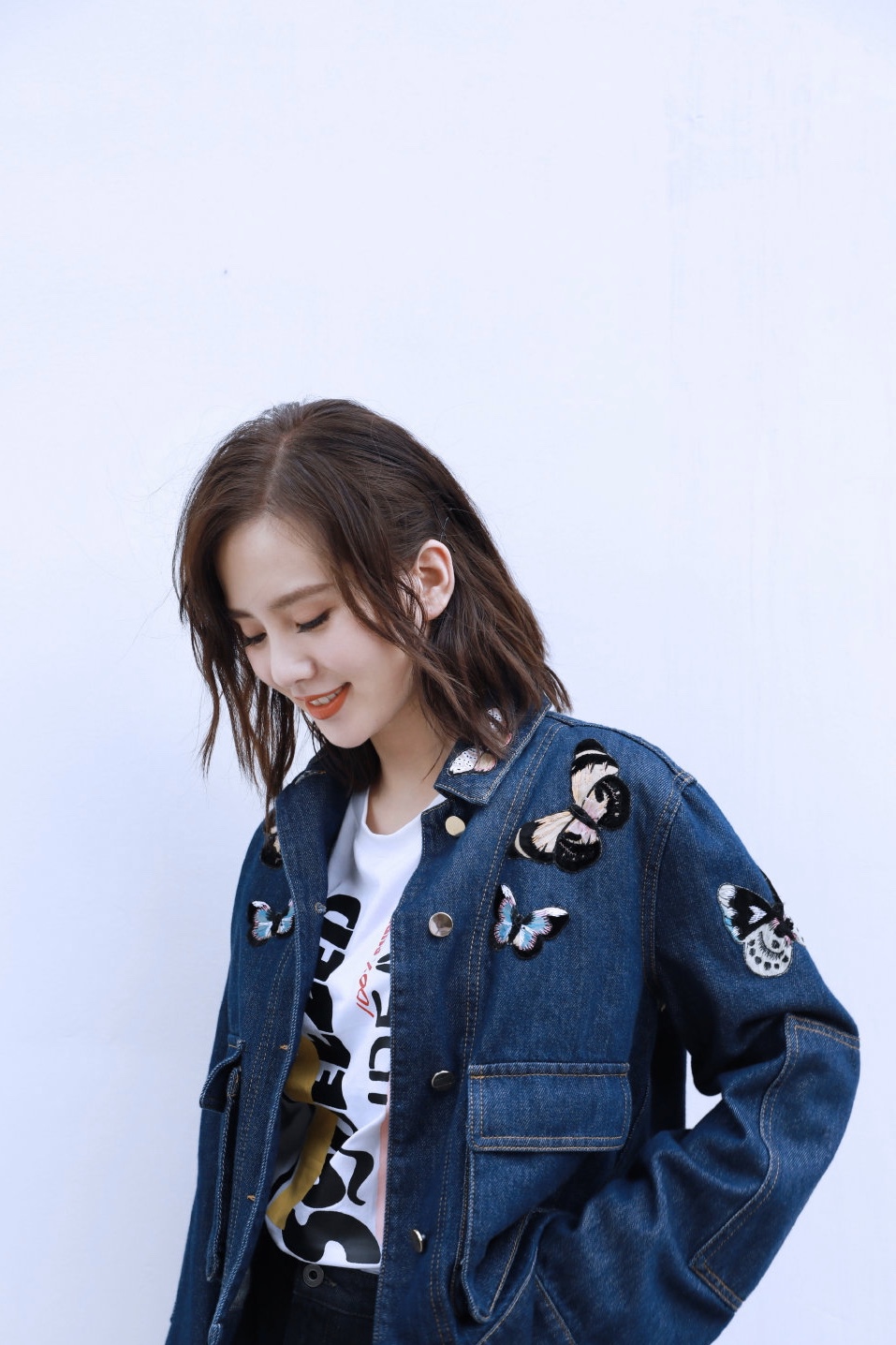 刘诗诗产后首穿超短裙,86斤配牛仔短发好少女