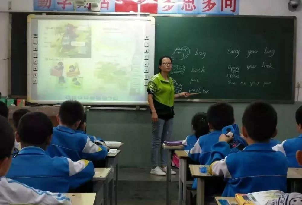 校园快讯 携手前行 共同成长 西崖底小学英语教研活动 教学