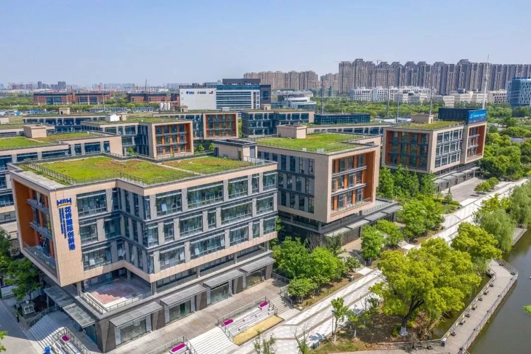 2019年8月16日,昆山杜克大学创新楼交付使用,二期校园及杜克花园
