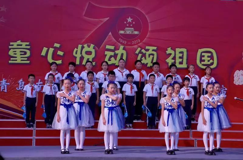 南京路小学举行爱国歌曲合唱比赛(五年级)