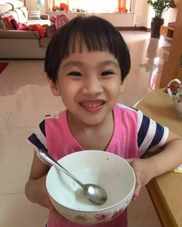 「蓝象宝贝育儿」寒露之后，管住孩子的嘴，4种零食要少碰！不然咳嗽、积食体质差