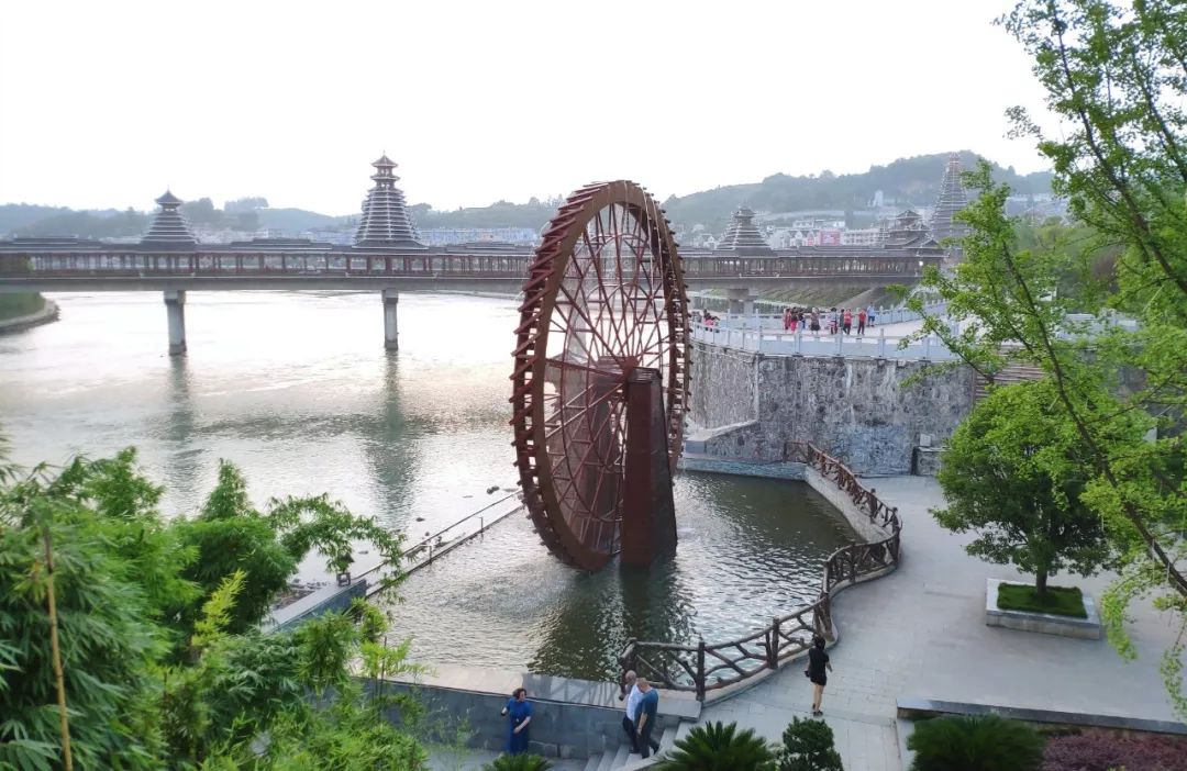 3700元/㎡ 海源御龙湾 3300元/㎡ 新晃县楼盘 参考均价 欣和翡翠城
