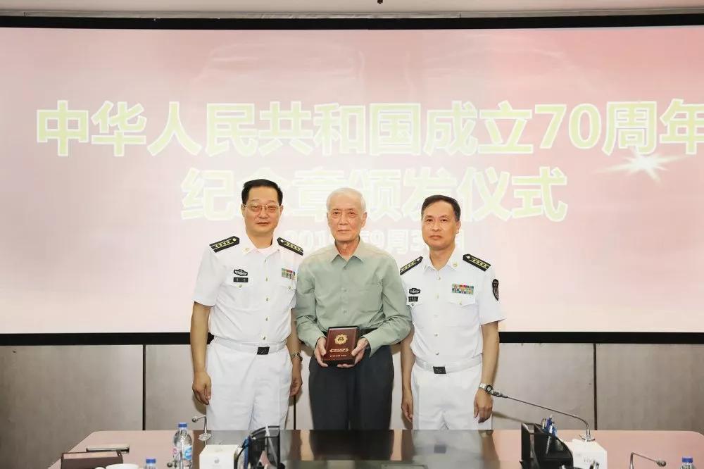 张宝仁,葛绳德,杨瑞和,胡先贵,张明利和梅举等21位同志被授予中华人民