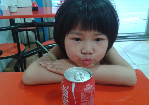 [蓝象宝贝育儿]孩子未满3岁，别喂3种水，会让脾胃变虚弱，容易积食还不长个