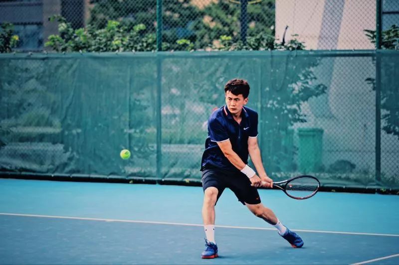 6岁开始打网球!这位北京一中学体育老师是真正的网球高手