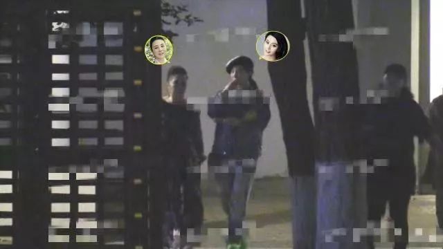 范冰冰走放飞路线?新照边走边吃用手剔牙,和母亲当街打闹不顾忌 作者: 来源:不八卦会死星人 范冰冰走放飞路线?新照边走边吃用手剔牙,和母亲当街打闹不顾忌 作者: 来源:不八卦会死星人