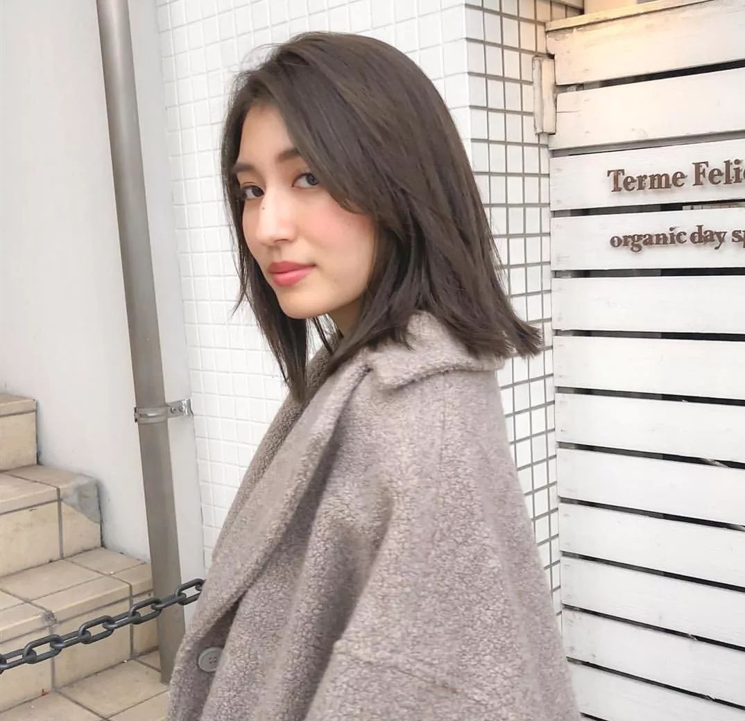 2019超流行的女生齐肩短发减龄齐肩短发烫发发型