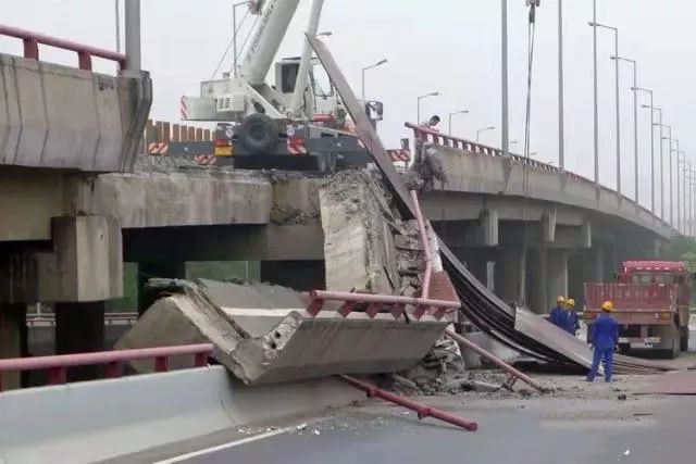 无锡高架桥倒塌惨剧敲响警钟,这些桥也塌了······究竟责任在谁?