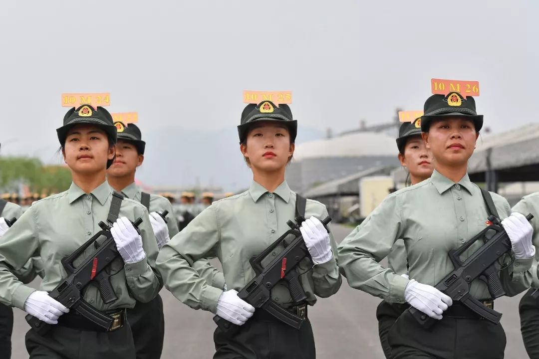 就读于中华女子学院的宋煜枫 报名参加了庆祝新中国成立70周年阅兵