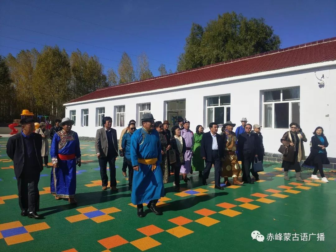 【点赞】今天巴林右旗索博日嘎镇下起了"书籍雨"