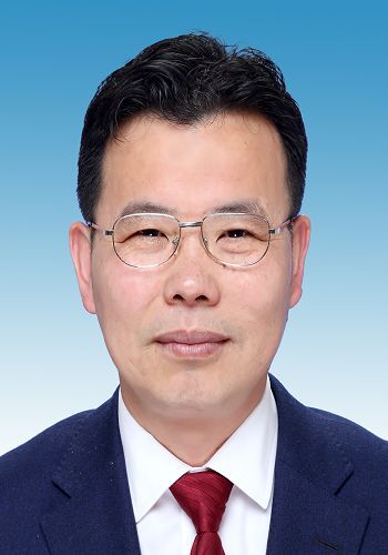 现任省人民政府副秘书长,办公厅党组成员.