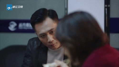 《在远方》刘烨、马伊琍上演“面条吻”，网友直呼辣眼睛