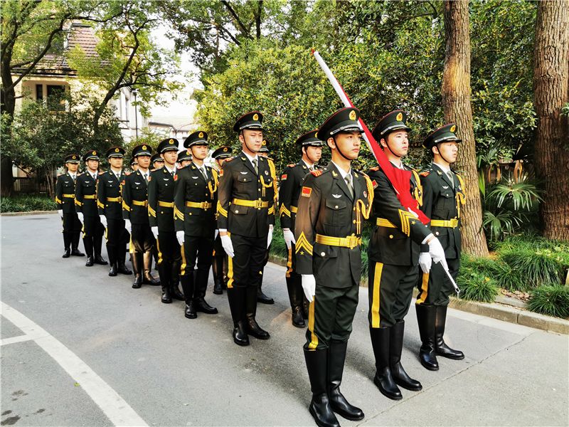 快来一睹这26所上海高校国旗护卫队的风采!