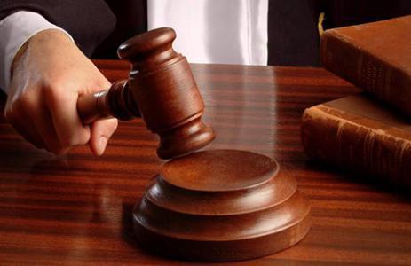 原创98岁老人被判15年，怀疑妻子毒害自己，老人家中持刀杀害妻子