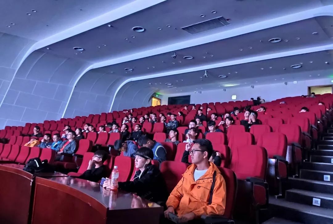 红色电影放映厅